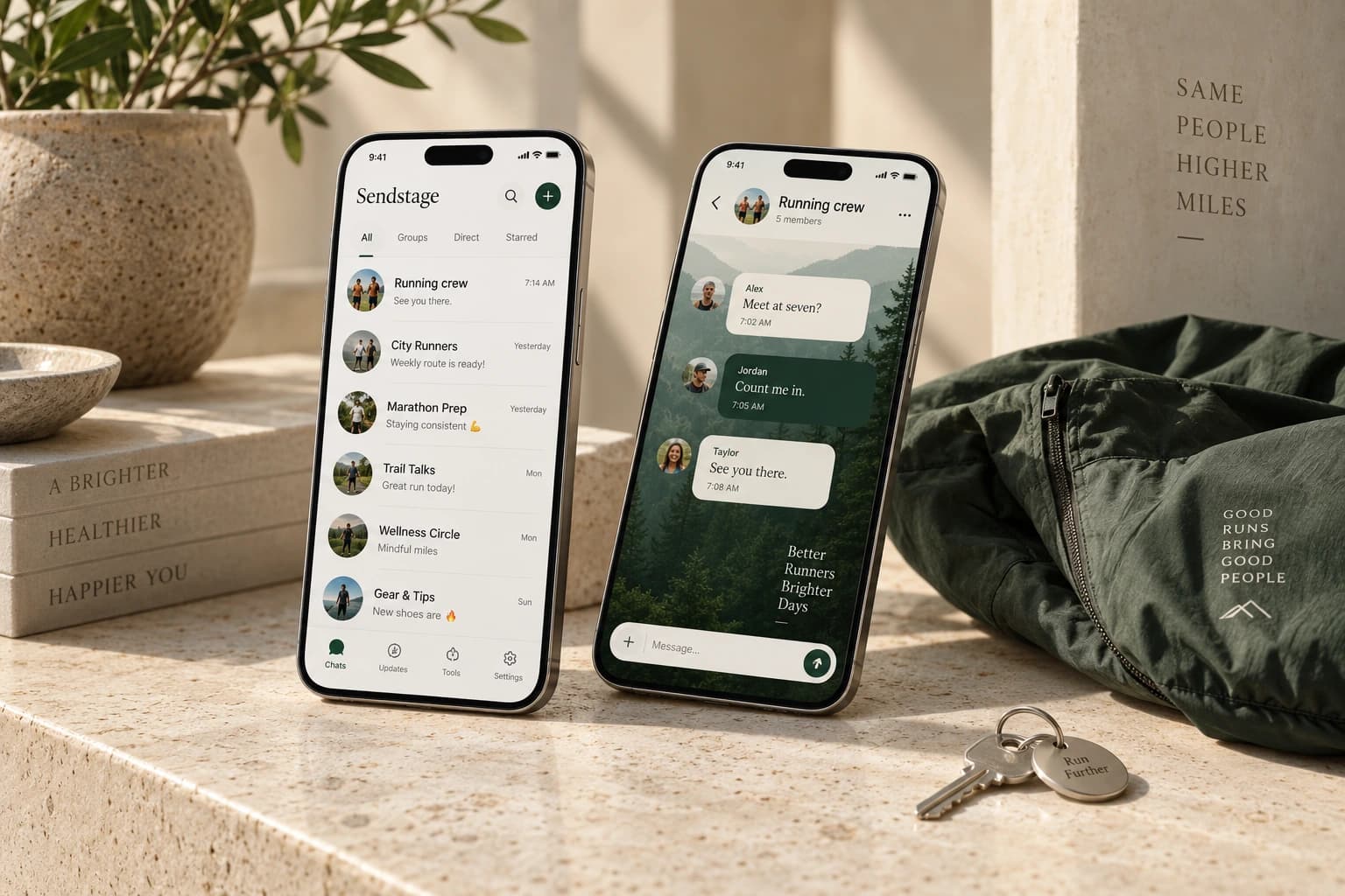 チャット一覧と会話が表示されたスマートフォン